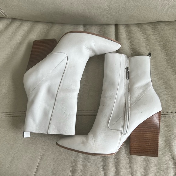 Bleecker & Bond Kailey Bootie - Picture 4 of 7